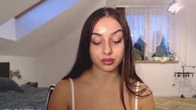 CourtneyPure Live Image