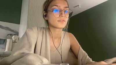 KarenaReinhart Live Image