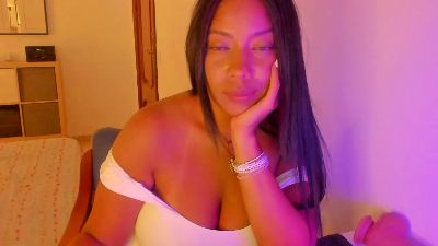 NicolePasqualot Live Image
