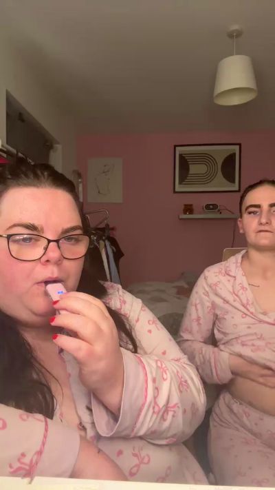 Sluttylesbians_ Live Image