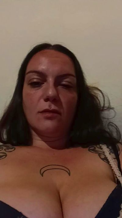 Honey2991 live from Italy