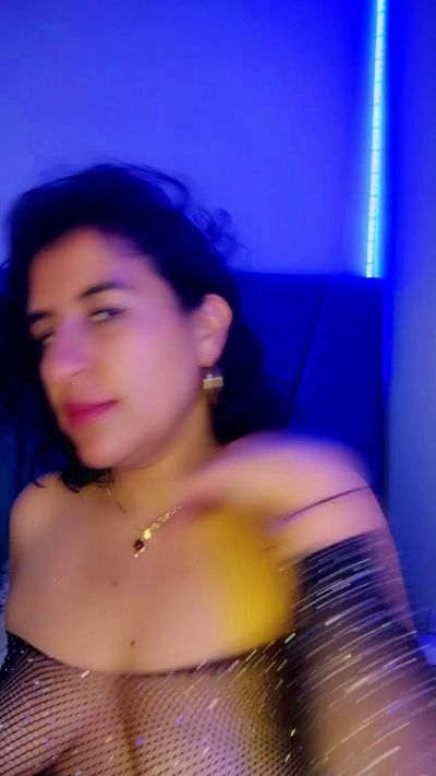 Hott_Sofii live from France