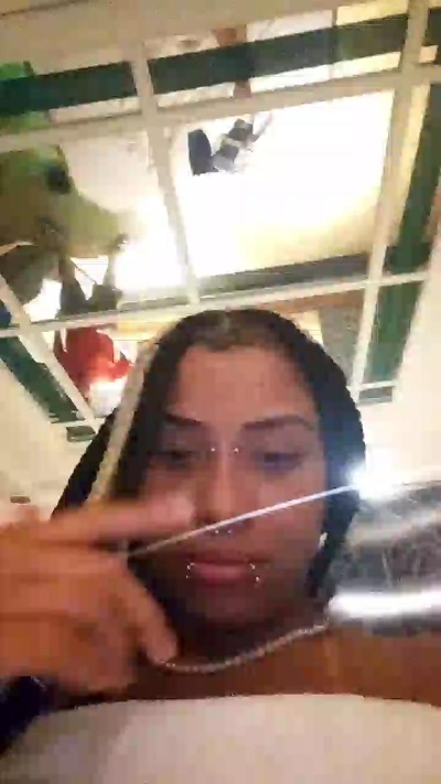 Kateelopes live from Brazil