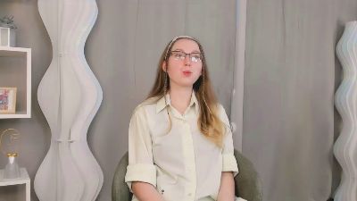 LeighannViereck live from France