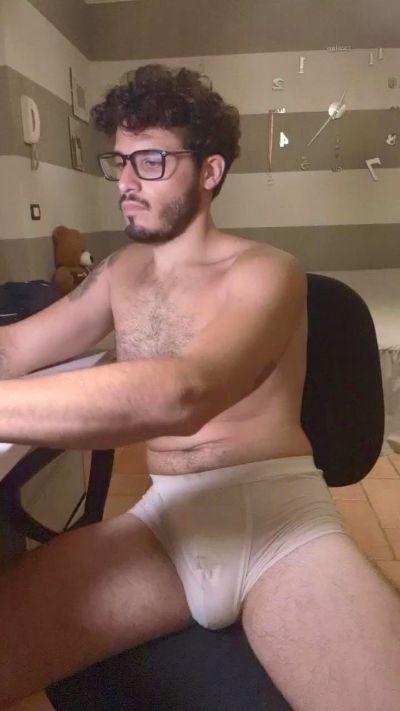 LeoLove98 live from Italy