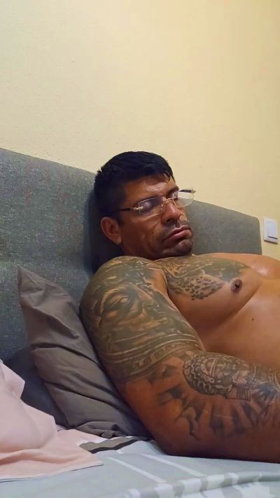 Leonsalvajexxx live from Spain