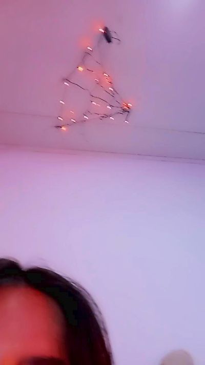 Lindafox99 live from Italy