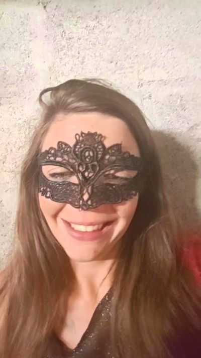 Loulou_27 live from France