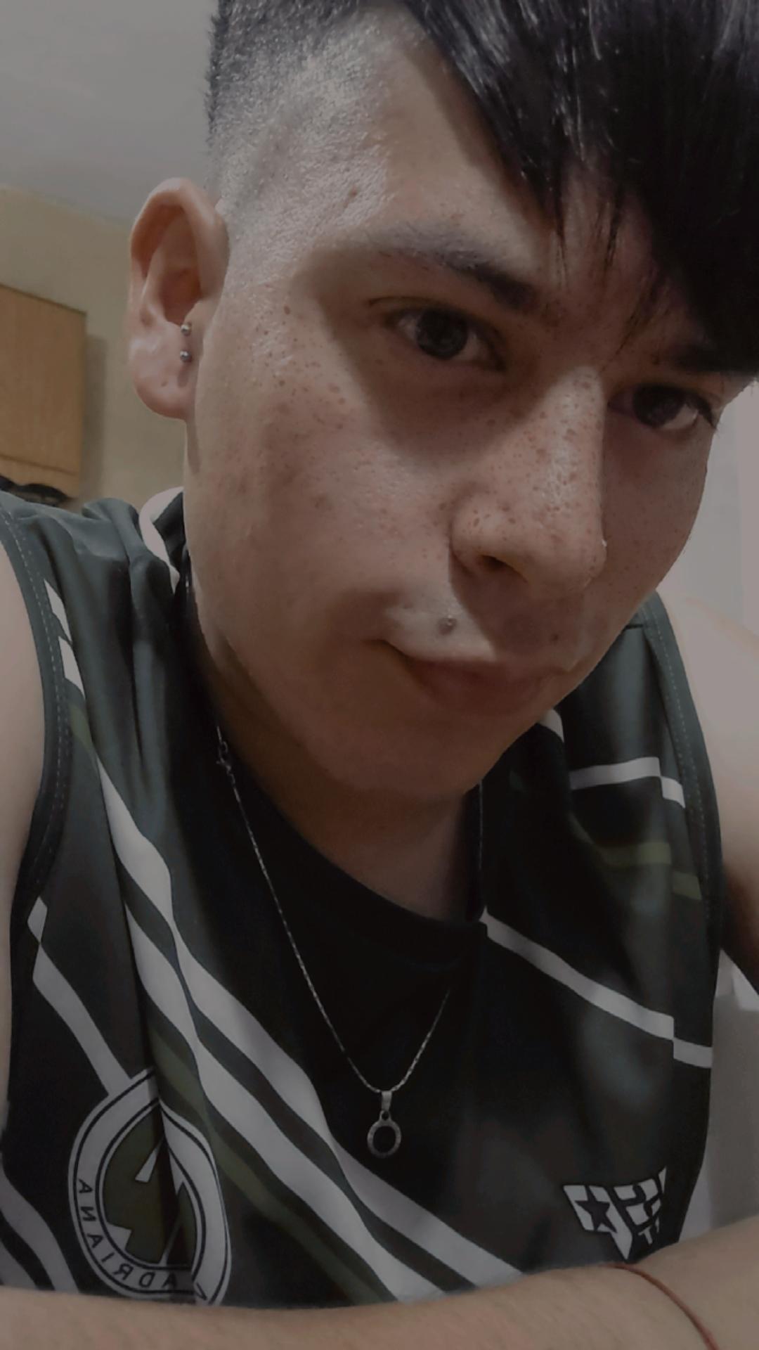 Lucasn87 live from Argentina