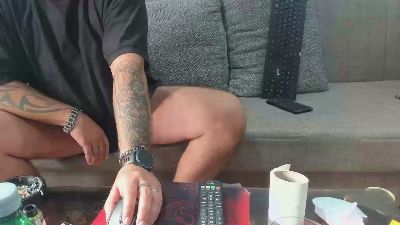 Mikemia8689 live from Slovenia