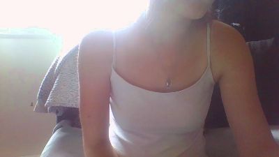 PrettyMissLexi live from United Kingdom