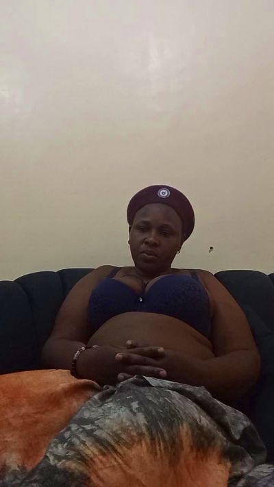 Sexypretty44 live from Kenya