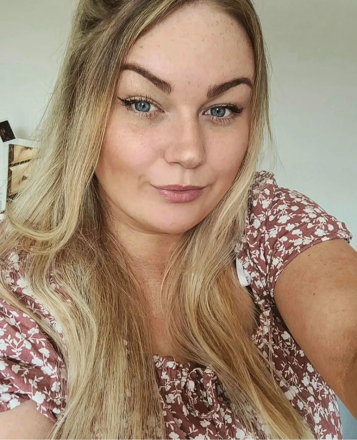Stargirl98 live from United Kingdom