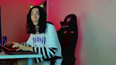 Young_nymph live from United States