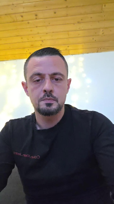 andy25_hot live from France