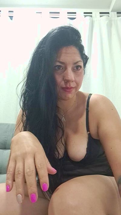 bella_milf1 live from Chile