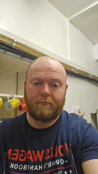 hornyslave23 live from United Kingdom