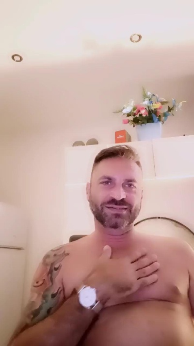 sborrone1980 live from Italy