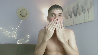 zacariiasss_ live from Colombia